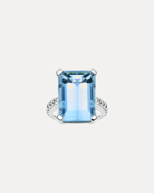 BESPOKE 18CT WHITE GOLD AQUAMARINE & DIAMOND RING