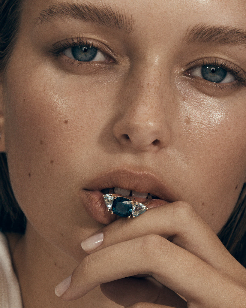 9CT LONDON BLUE TOPAZ & BLUE TOPAZ FONDA RING