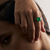 9CT YELLOW GOLD GREEN AGATE & TSAVORITE CAMPION RING