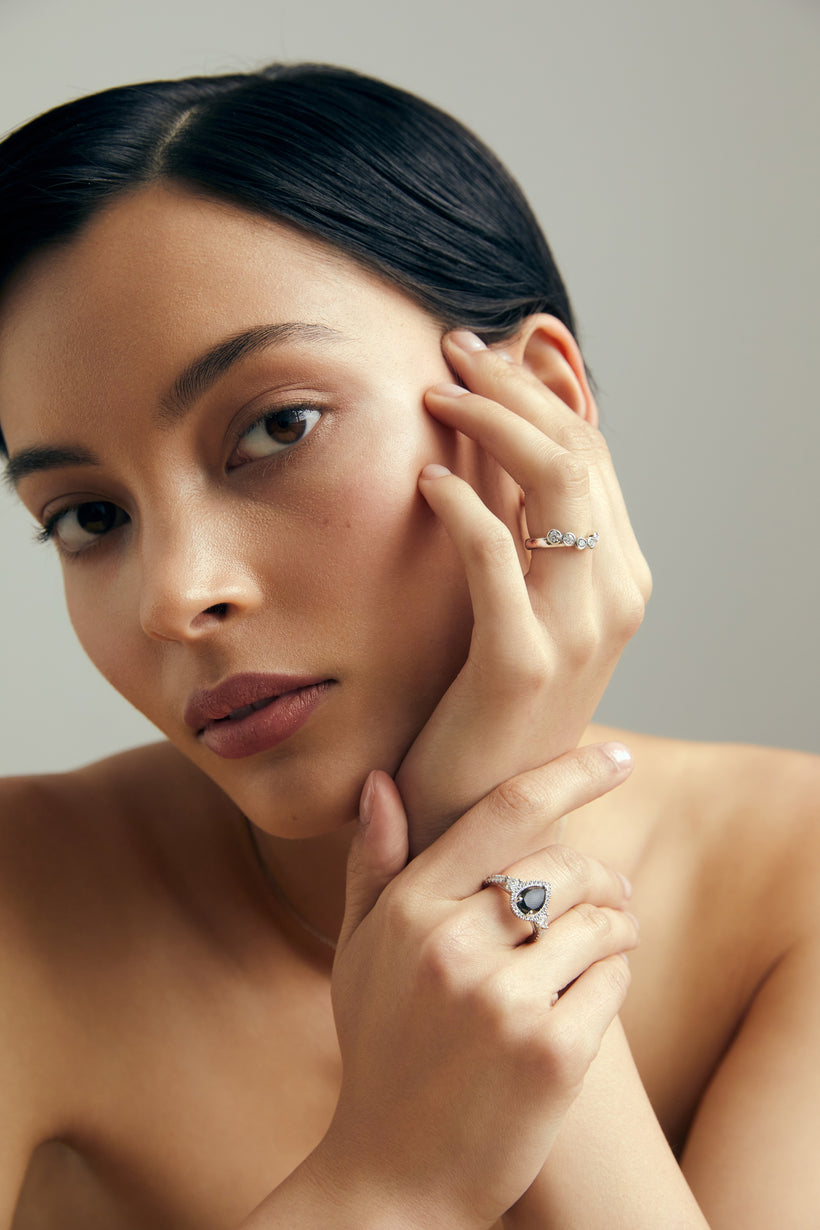 18CT BLACK DIAMOND & DIAMOND WESTBOURNE RING
