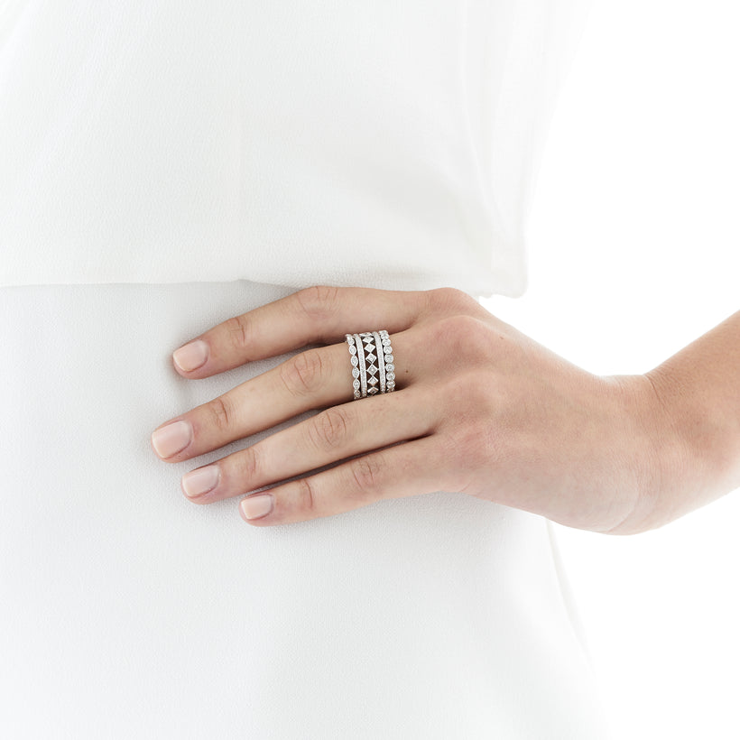 18CT DIAMOND CARNABY RING