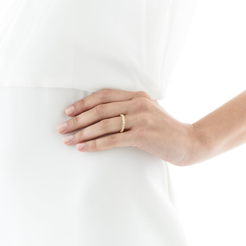 18CT YELLOW GOLD DIAMOND CHENIR BAND