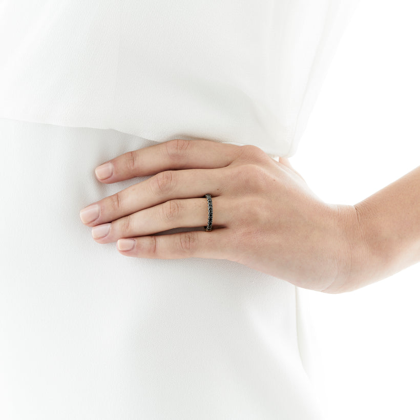 18CT BLACK DIAMOND PICCADILLY BAND