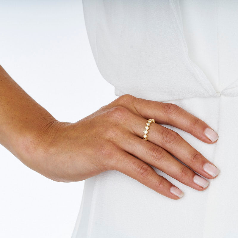 18CT GOLD DIAMOND TRULLI BAND