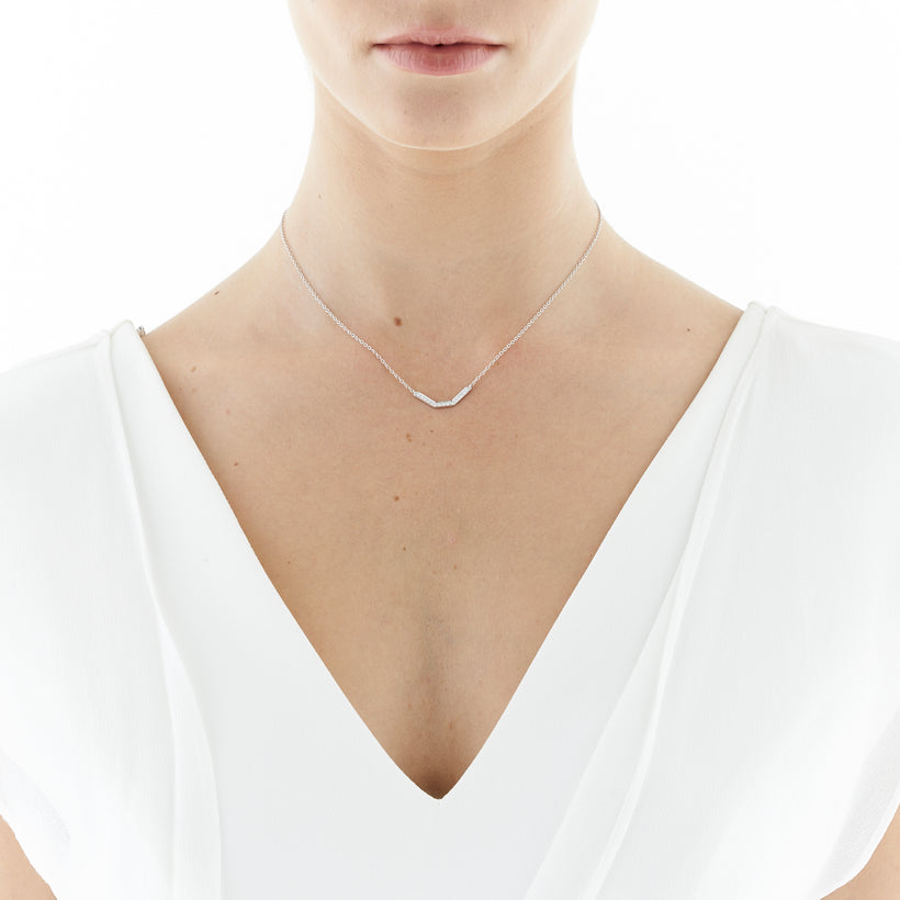 18CT WHITE GOLD DIAMOND MATRIX PENDANT