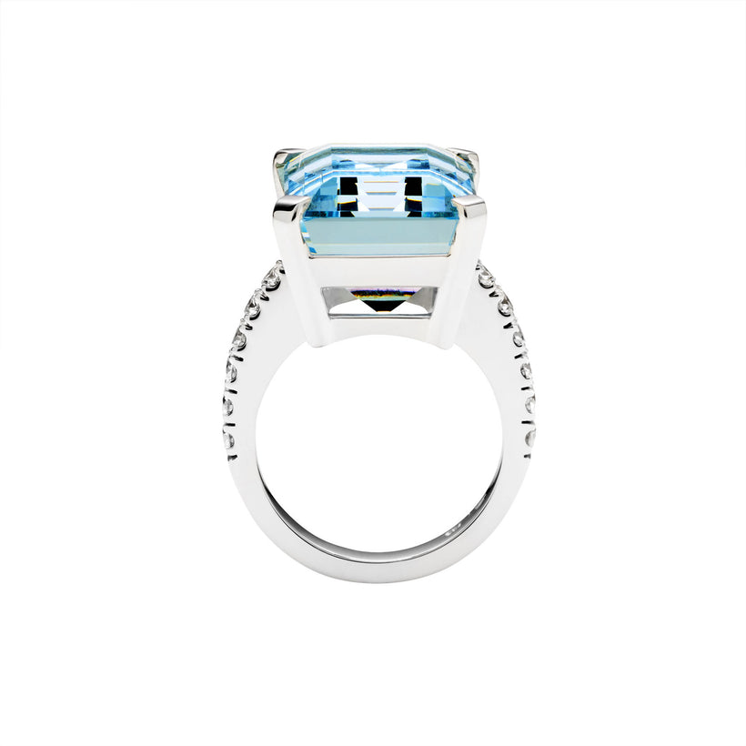 18CT WHITE GOLD AQUAMARINE & DIAMOND BESPOKE RING
