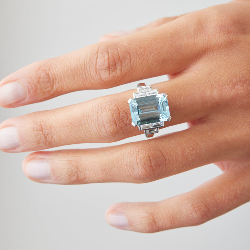 18CT AQUAMARINE & DIAMOND EMPIRE RING