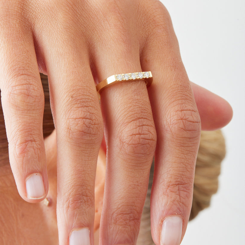 18CT YELLOW GOLD DIAMOND OLA BAND