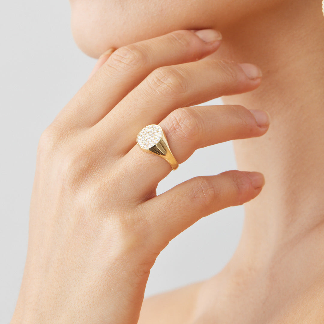 18CT YELLOW GOLD DIAMOND SIGNET RING