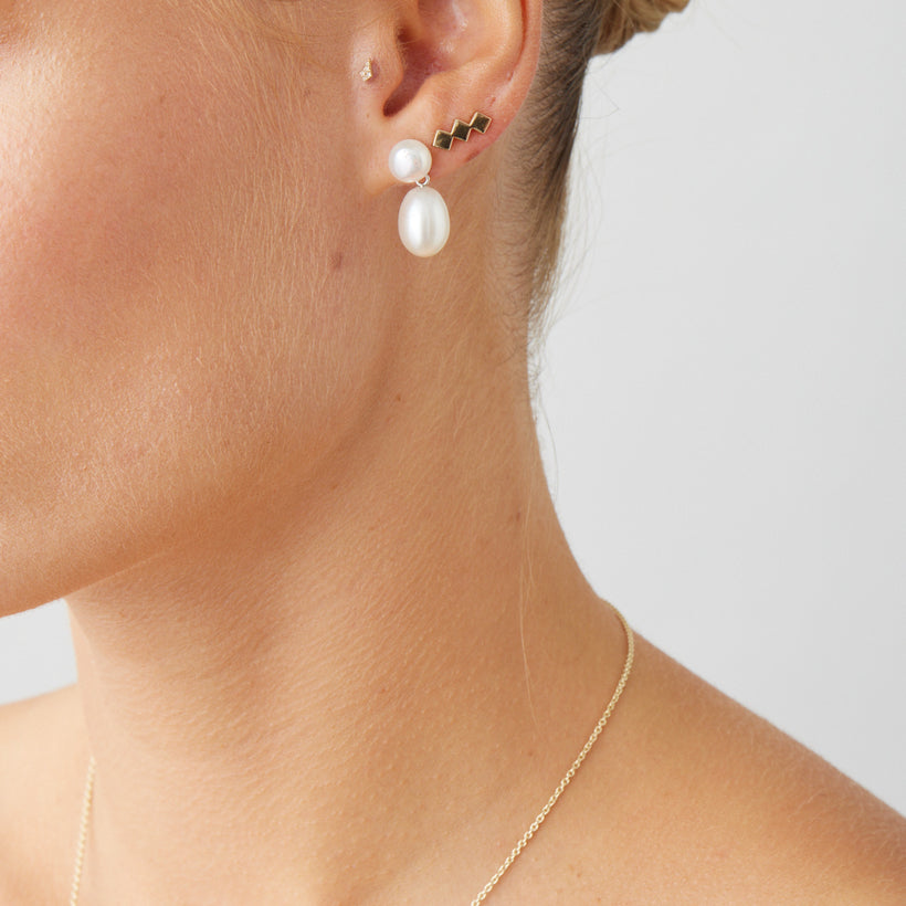STERLING SILVER PEARL CATE EARRINGS