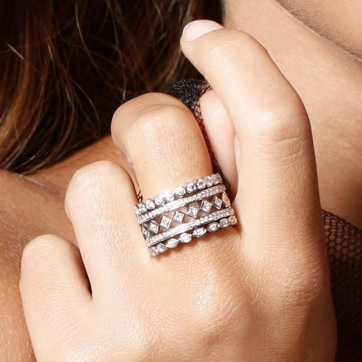 18CT DIAMOND CARNABY RING