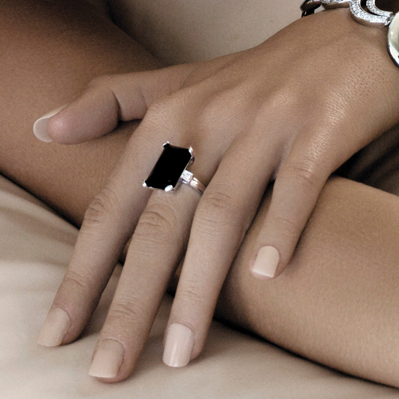 18CT ONYX & DIAMOND BROADWAY RING